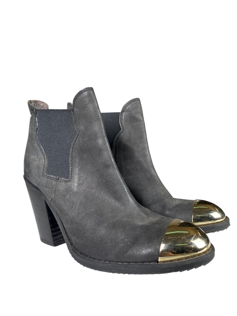 Botines Cuero Punta Dorada