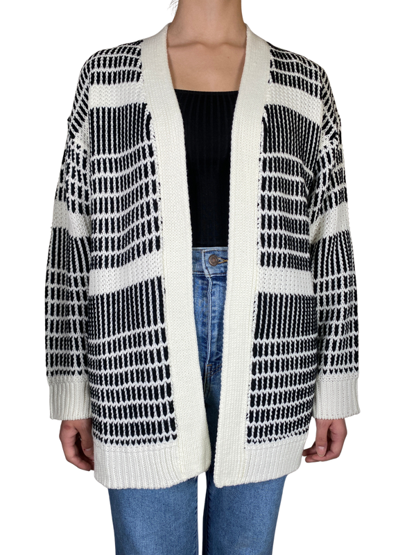 Sweater Blanco y Negro