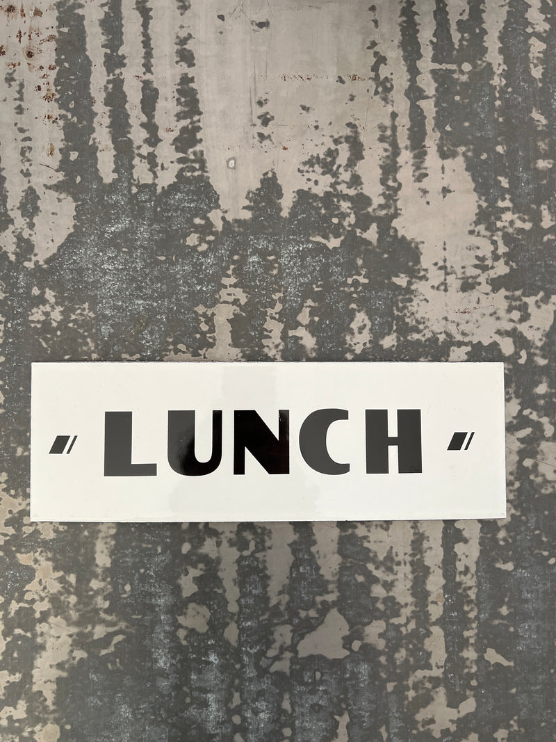 Letrero "LUNCH"