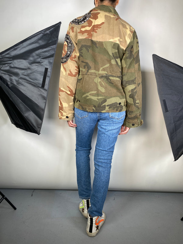 Chaqueta Camuflaje Con Aplicaciones