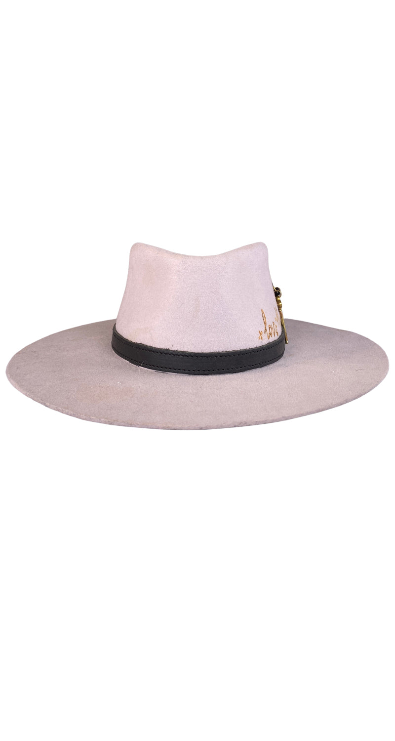 Sombrero Love Me