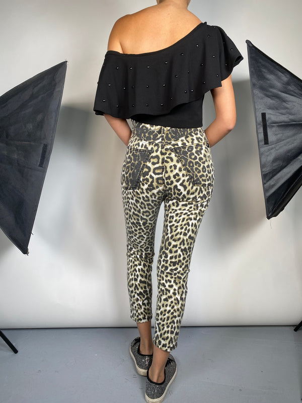 Blusa Negra Asimétrica