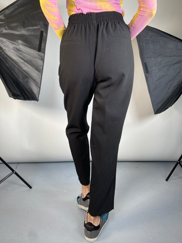 Pantalón Negro Con Apliques