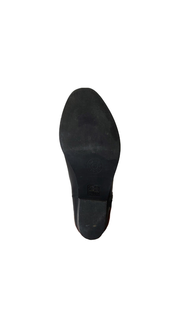 Botines En Punta Cuero Negro