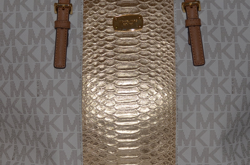 BOLSO "TOTE"  CON ICÓNICO ESTAMPADO DEL LOGO DE LA MARCA CON UN PORTE IDEAL PARA VIAJAR (5143144857735)