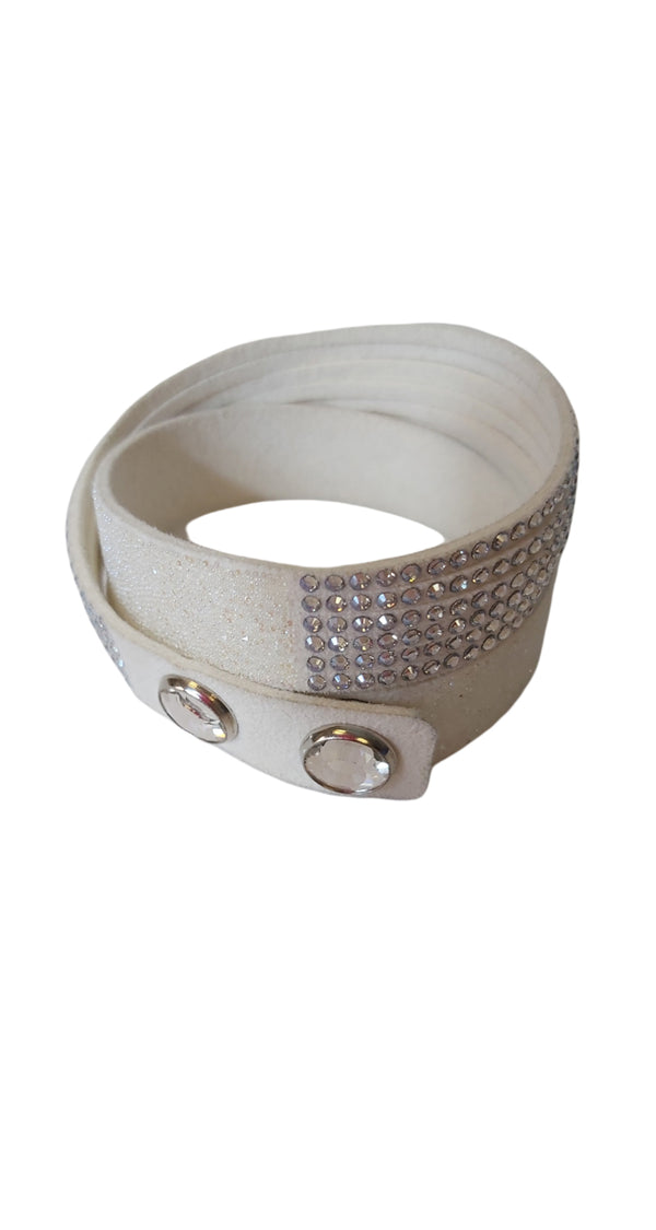 Brazalete Blanco Gamuza Cristales y Caviar