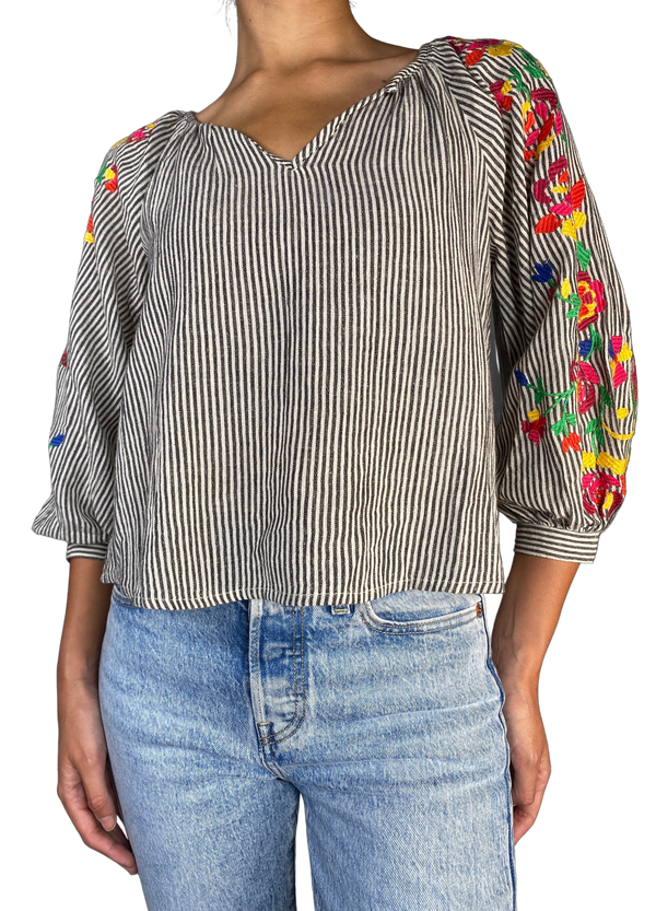 Blusa Borda con Flecos
