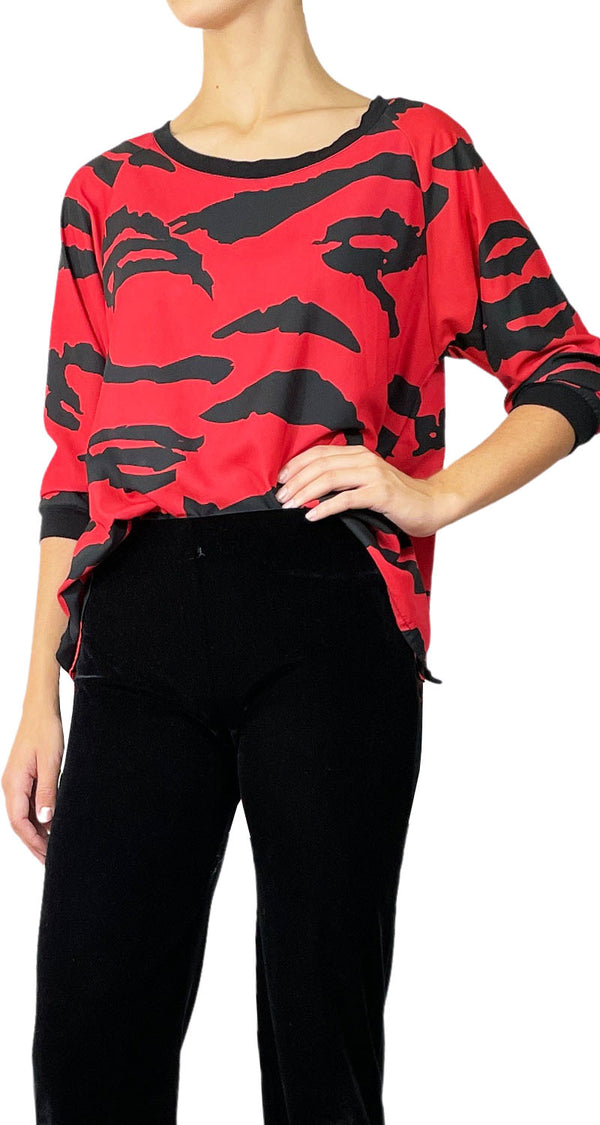 Blusa Roja y Negro Cuello Bote