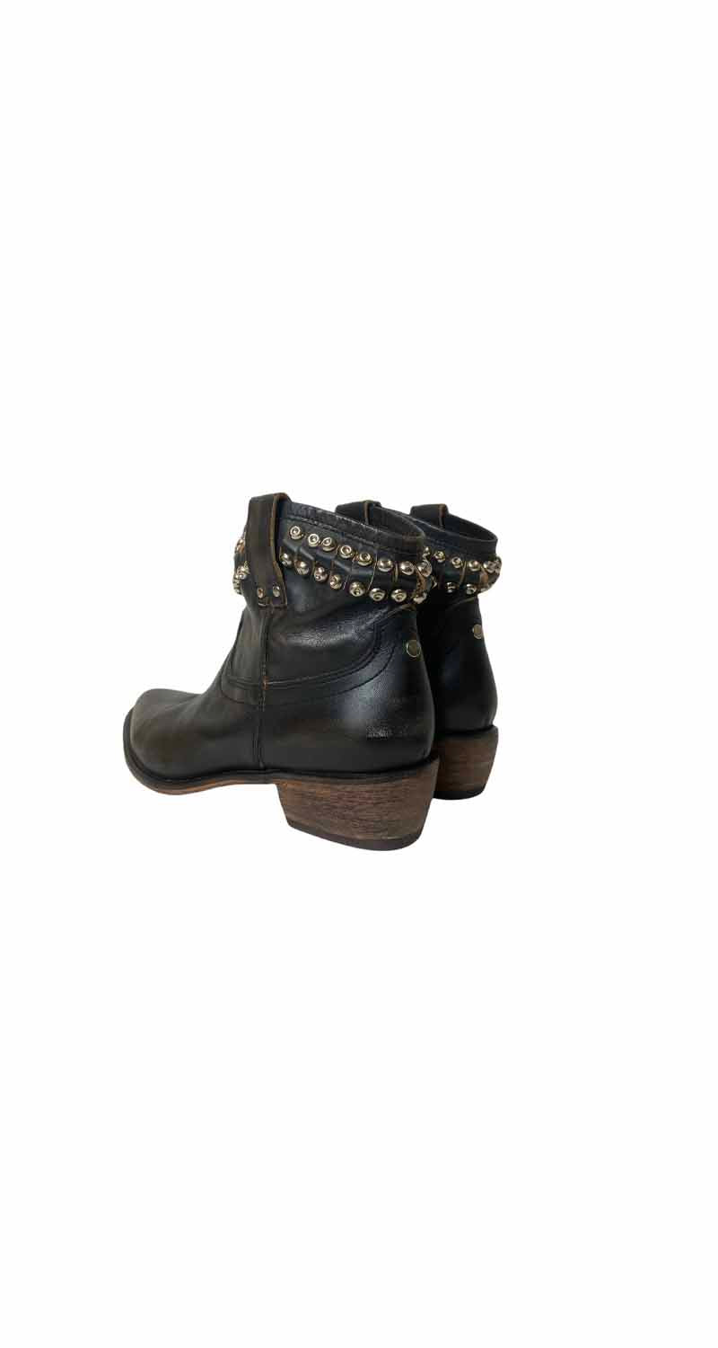 Botines Tachas