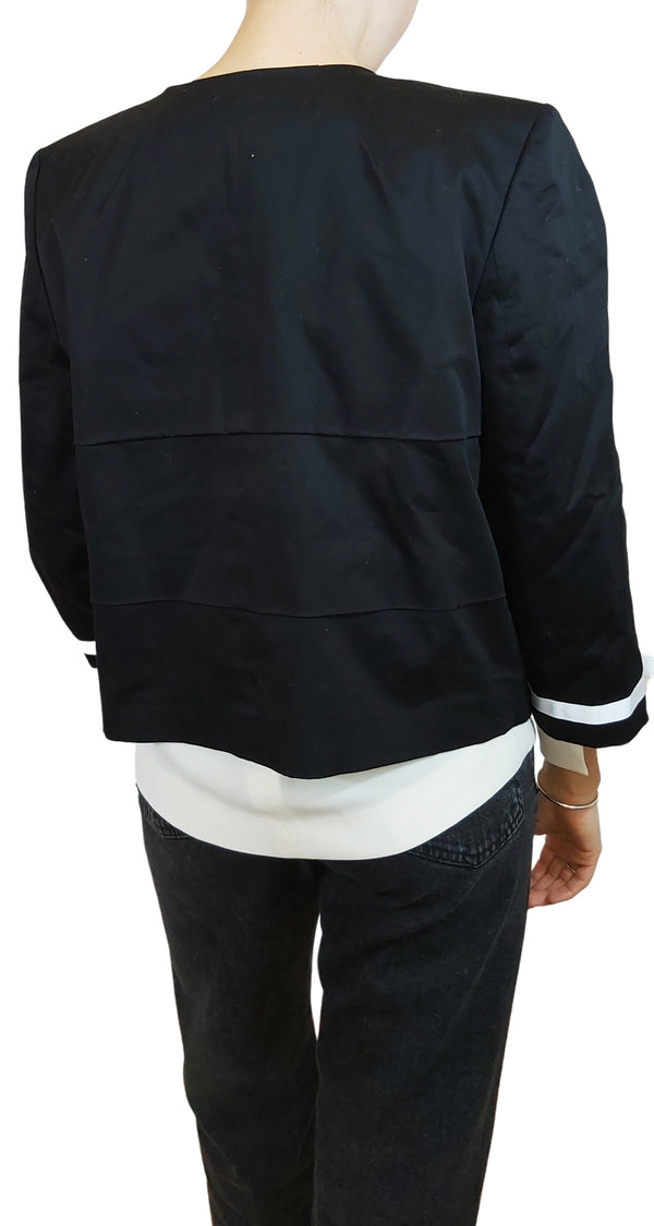 Chaqueta Negra con Cintas en Mangas