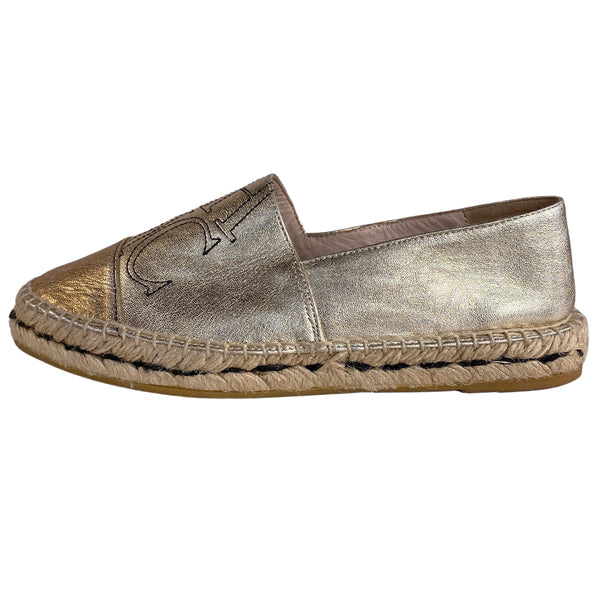 Alpargatas Doradas Logo CAROLINA HERRERA Market People
