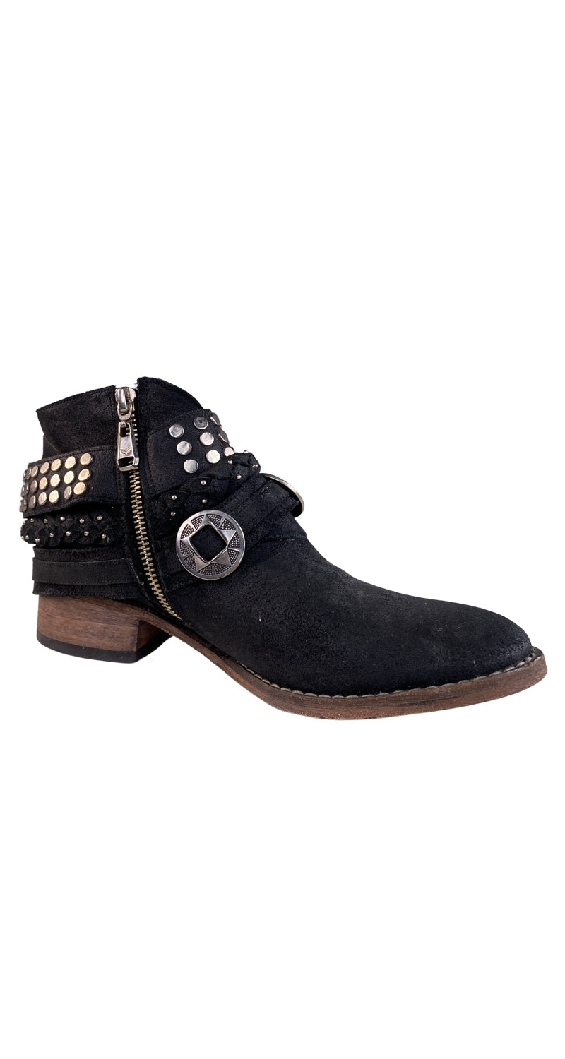 Botines Negros Con Aplicaciones