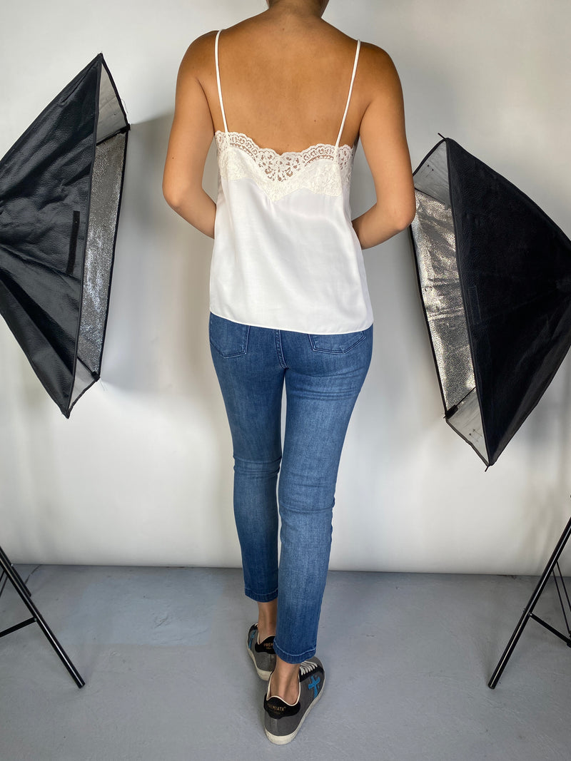 Blusa De Encaje Blanca Tirantes