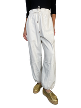Pantalón Blanco Cuero 