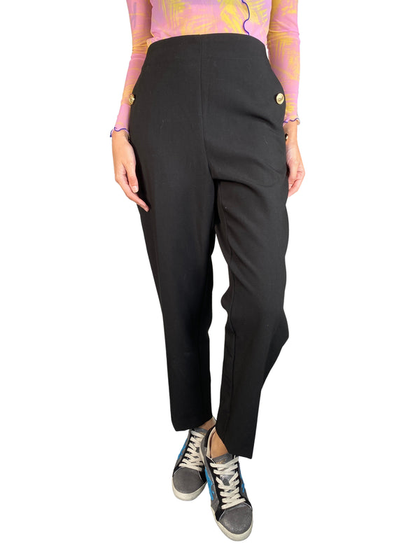 Pantalón Negro Con Apliques