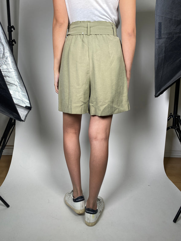 Shorts Verde Militar