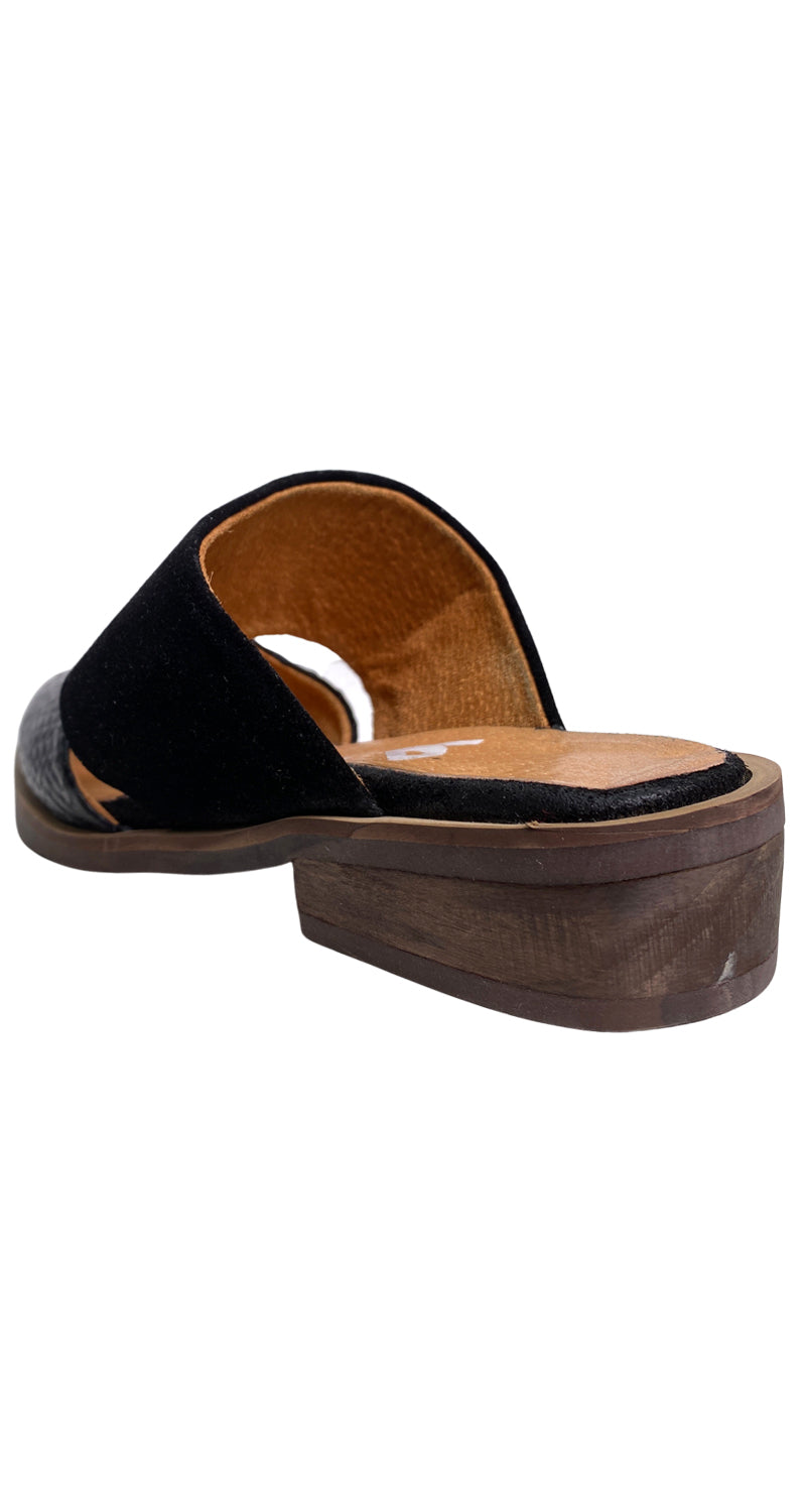 Mules Cuero Negro