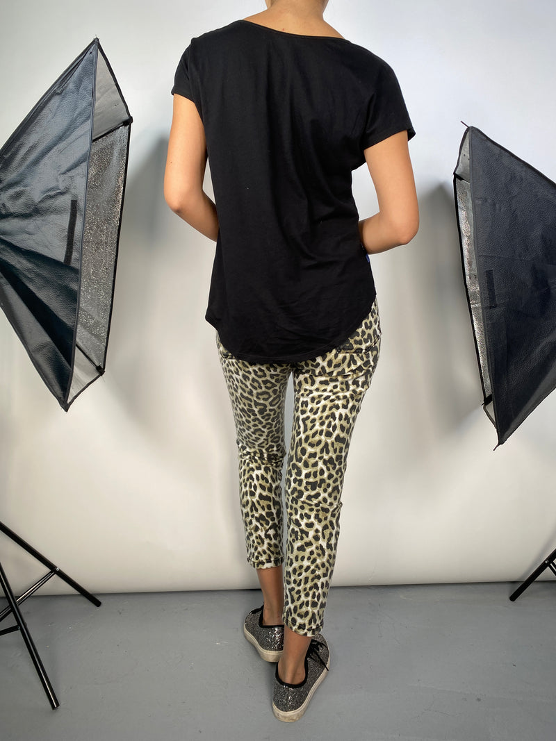 Polera Negra Flores
