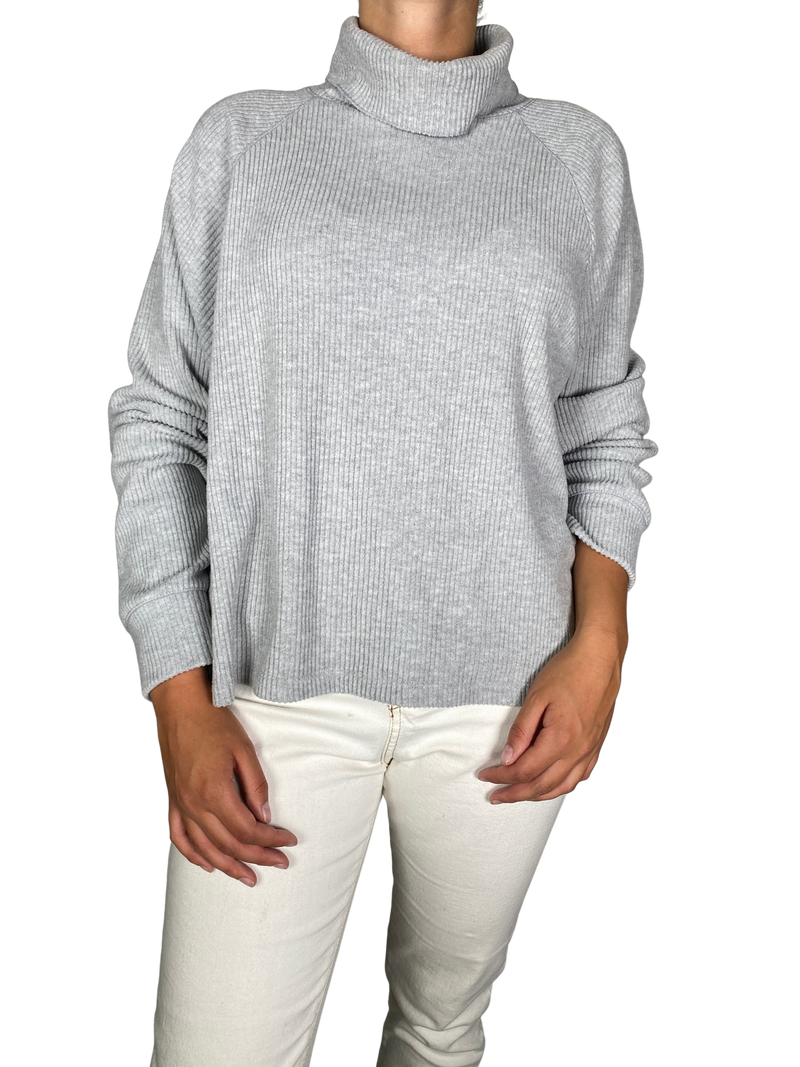 Sweater Gris Cuello Alto