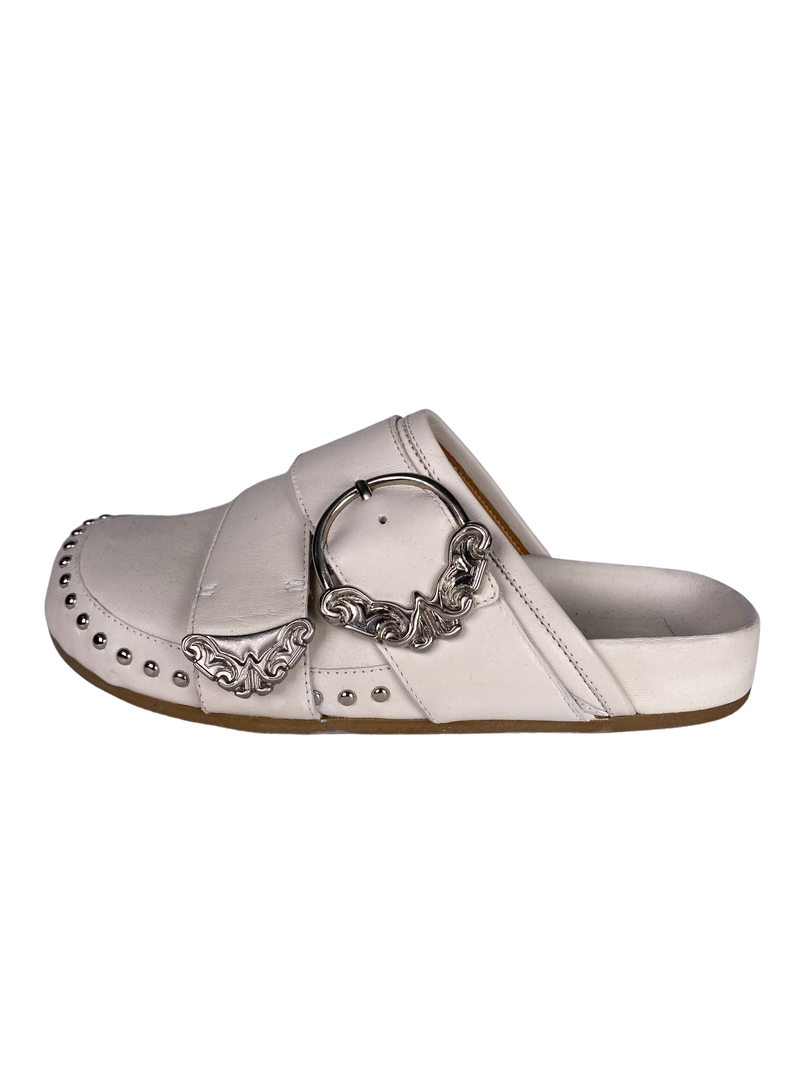 Mules White Tachas
